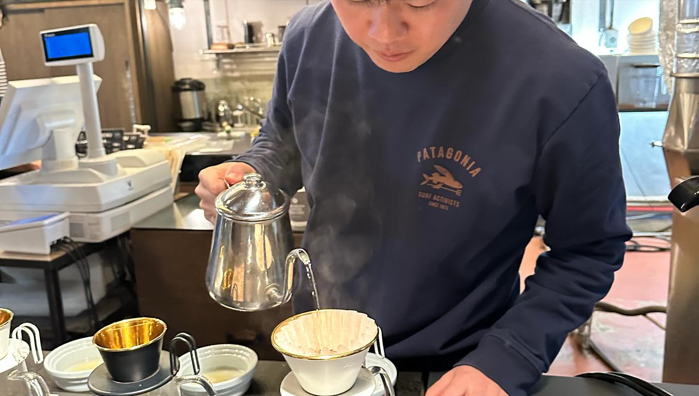 Another excellent stop on the #worldcoffeetour this super cool spot boasts freshly roasted beans and wine by the glass, and delicious donuts.