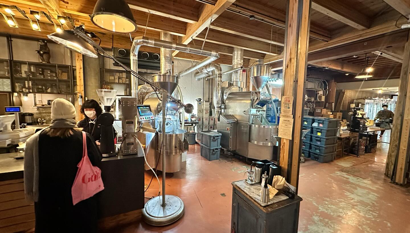 Another excellent stop on the #worldcoffeetour this super cool spot boasts freshly roasted beans and wine by the glass, and delicious donuts.