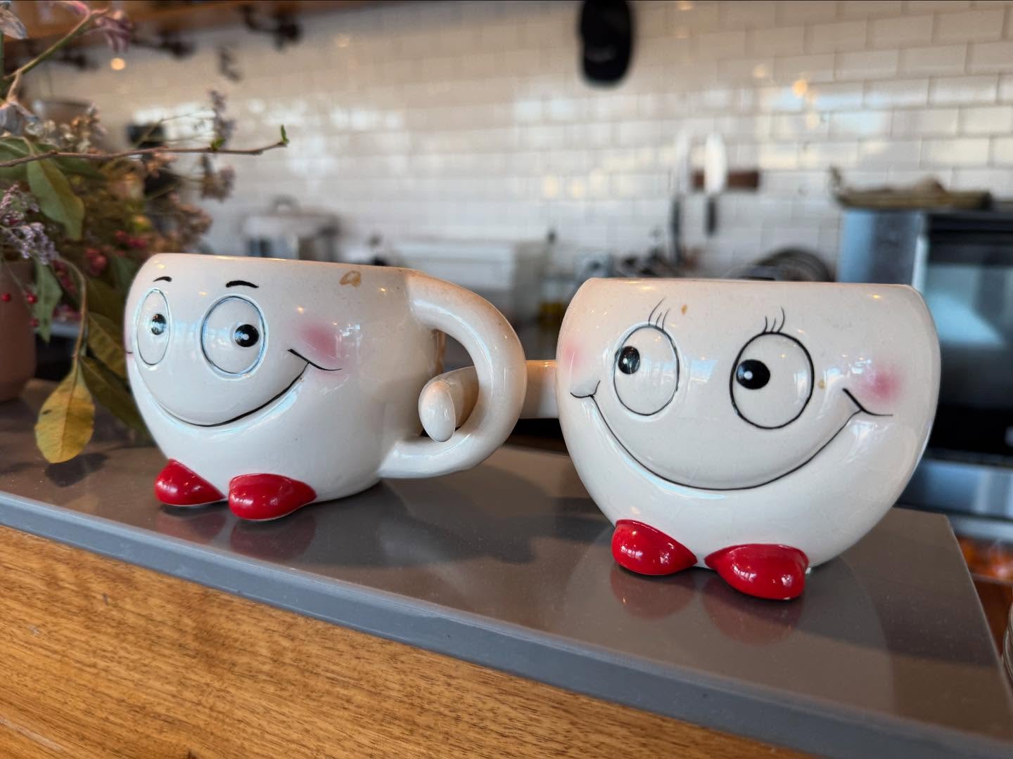 Off to Copper Mountain for the first ski day of the trip, but first a quick stop on the #worldcoffeetour - @lularosegeneral cute cafe in Denver with great breakfast sandos and delicious beans.