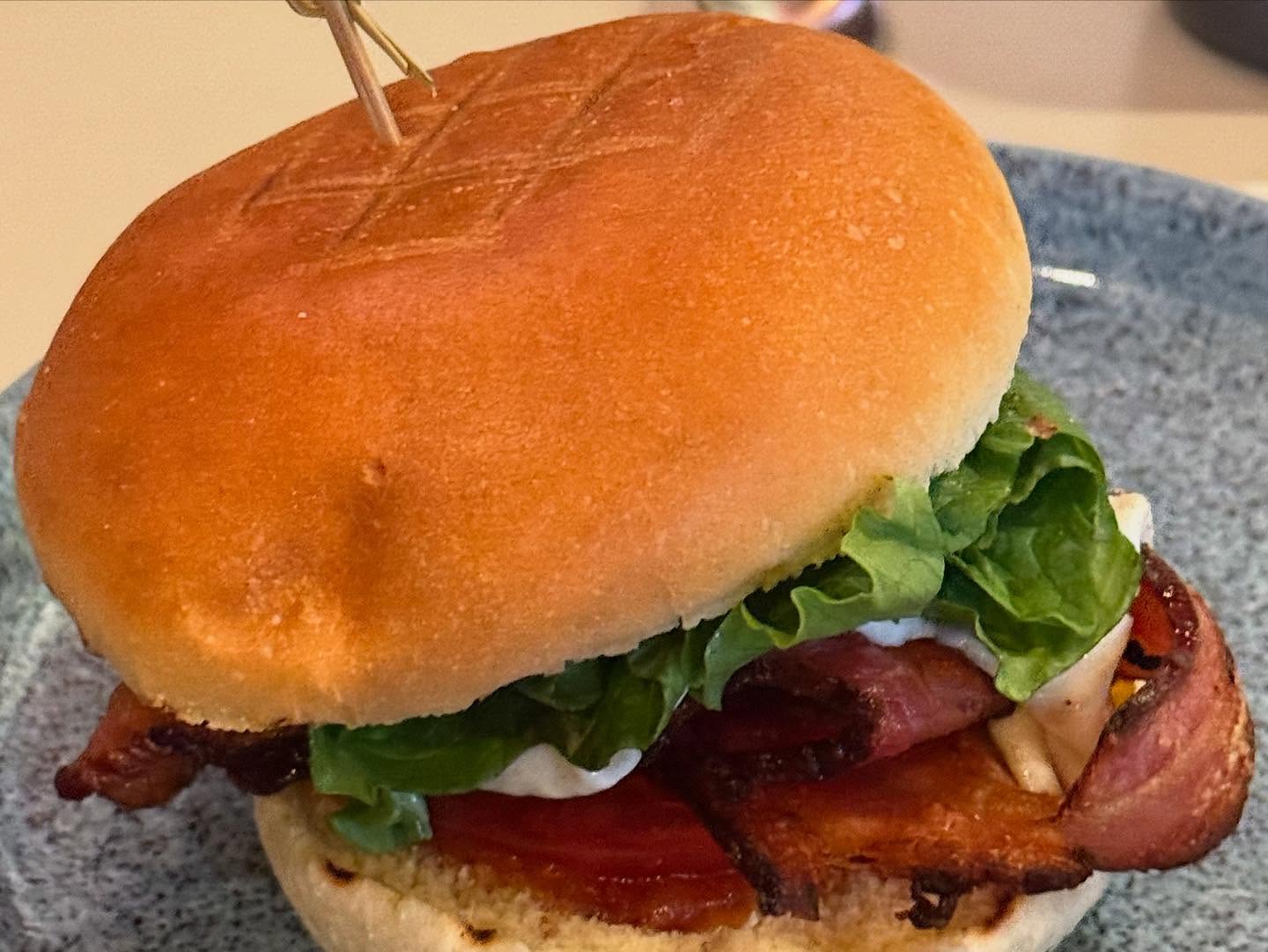 Been a lil silent on socials this week as I've been busy getting after it, great stop on the #worldcoffeetour in revelstoke, @dosecoffeerevelstoke fantastic sammmiches, and it turns into a stellar I