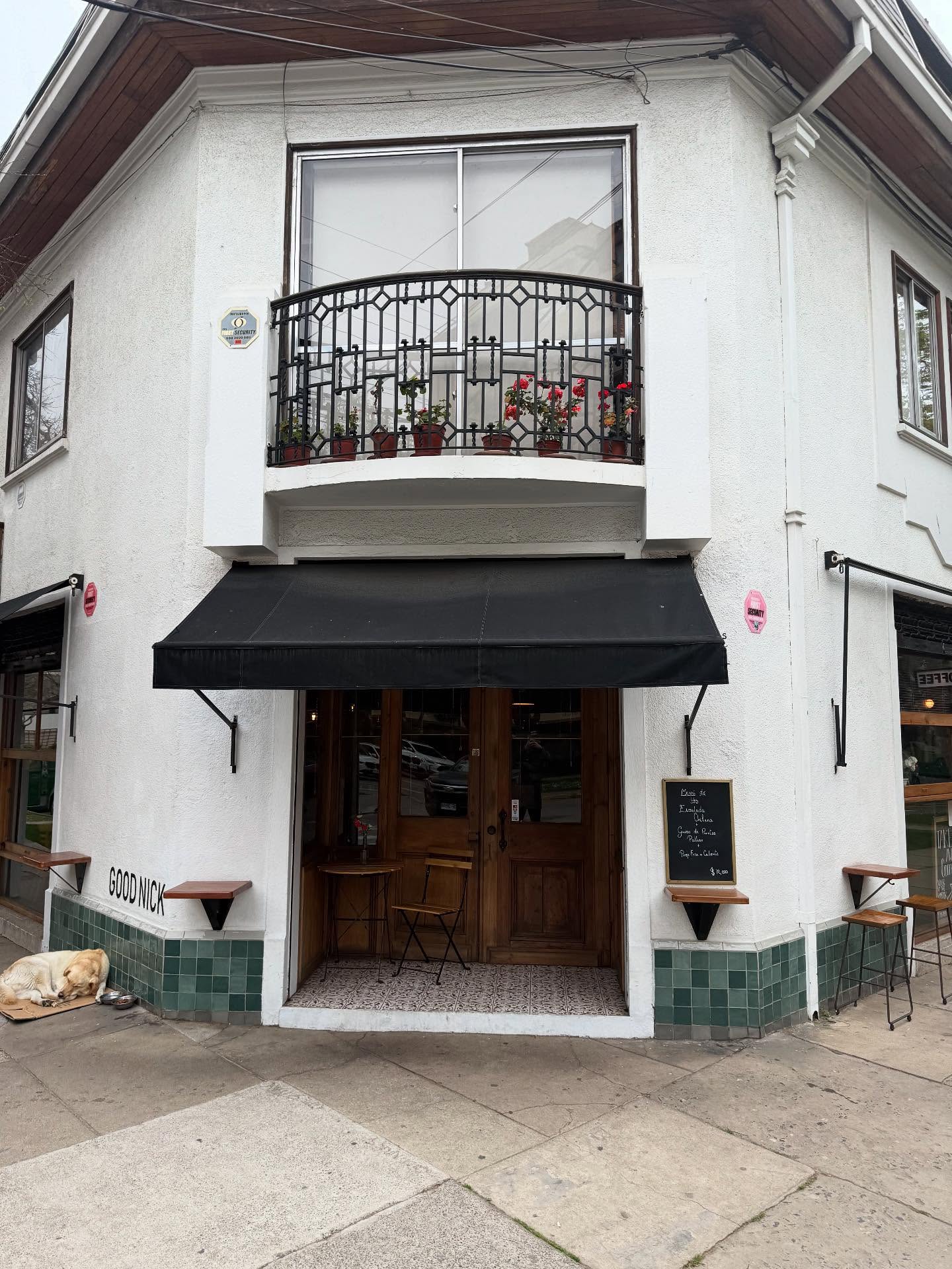 First good coffee I've had in a hot minute, @goodnickbar in Viña del Mar, @tinaaluu is doing a spot of work so I decided to get back on my shit and hunt down a good cafe for a stop on the #worldcof